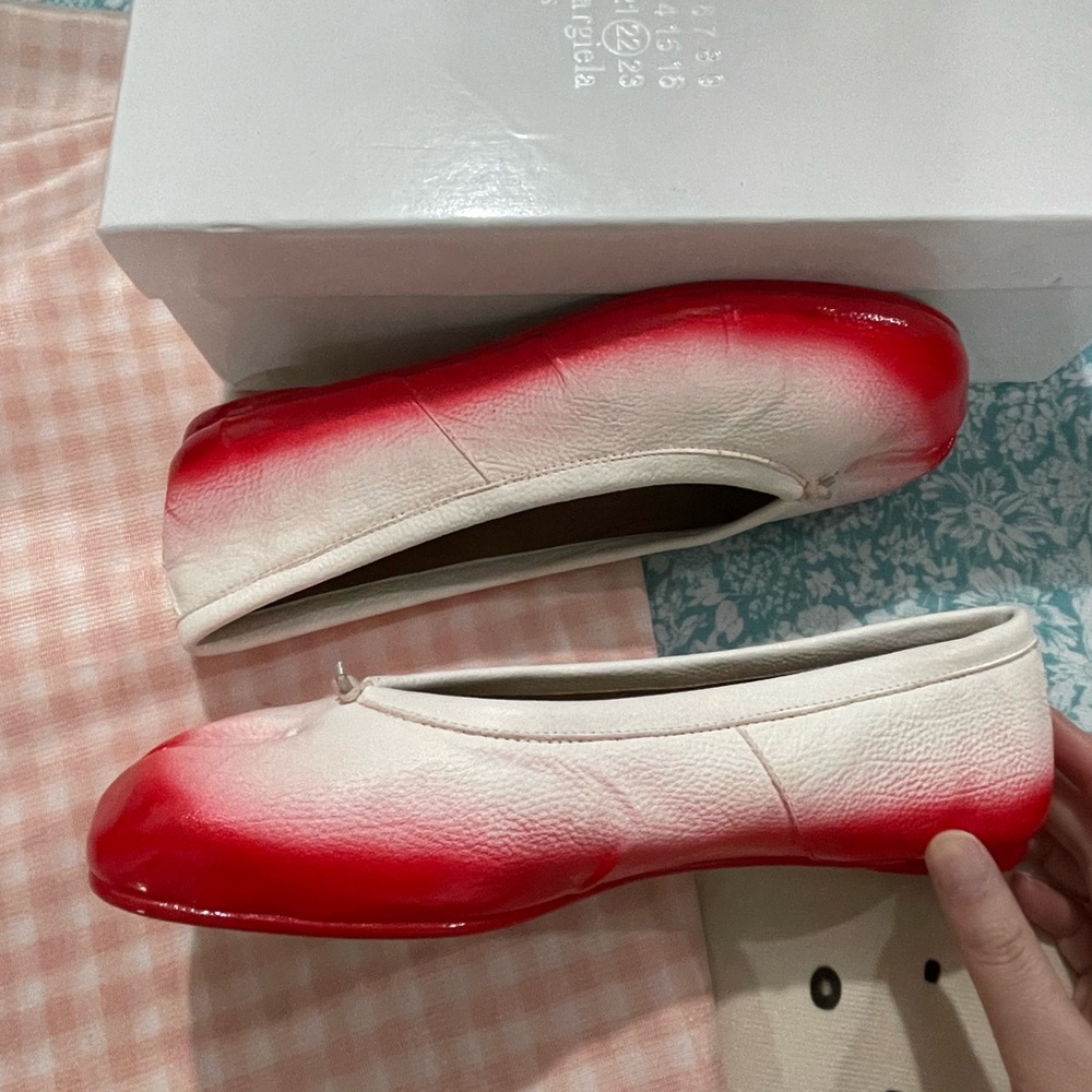 Maison Martin Margiela White-to-Pink Dip Tabi Ballet Flats - Picture 7 of 11